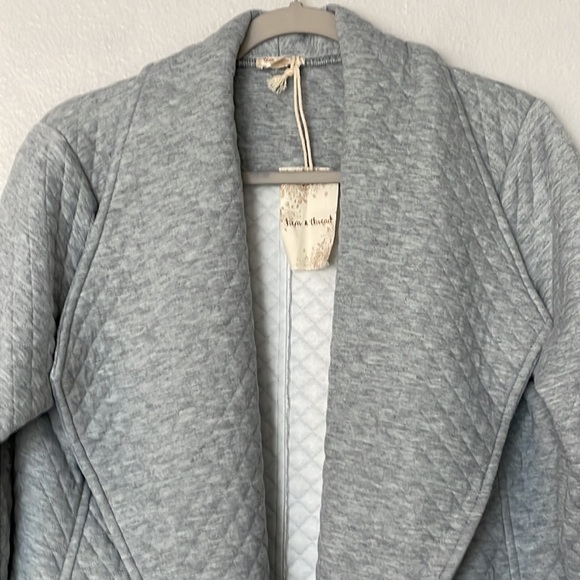 NWT Hem & Thread Quilted Gray Wrap Front Jacket/Sweater Pockets Size Medium - Picture 2 of 11